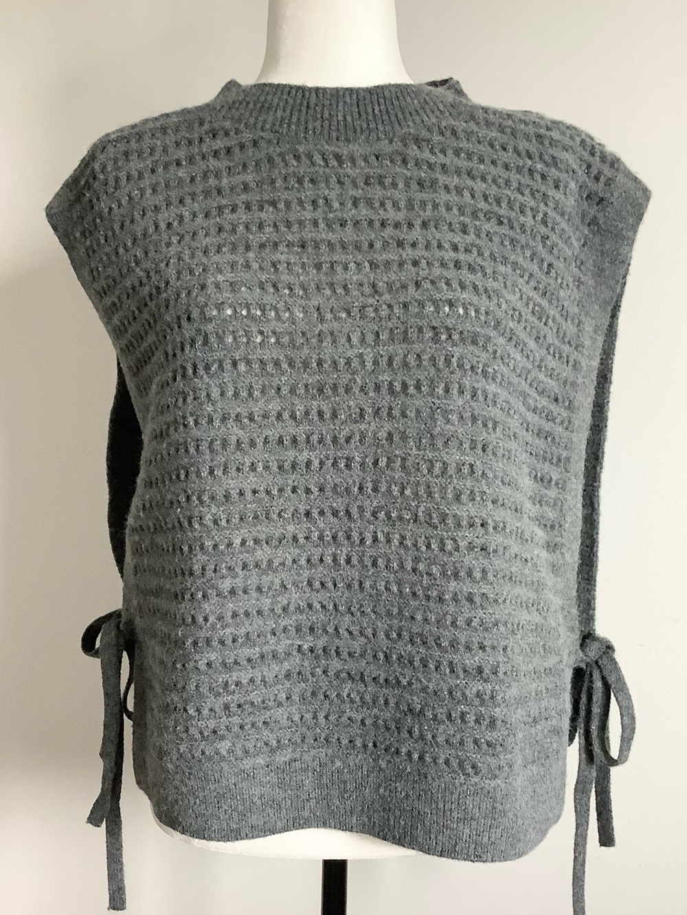 Max Studio NWT Gray Waffle Knit Side-Tie Sweater Vest, Sz.XL